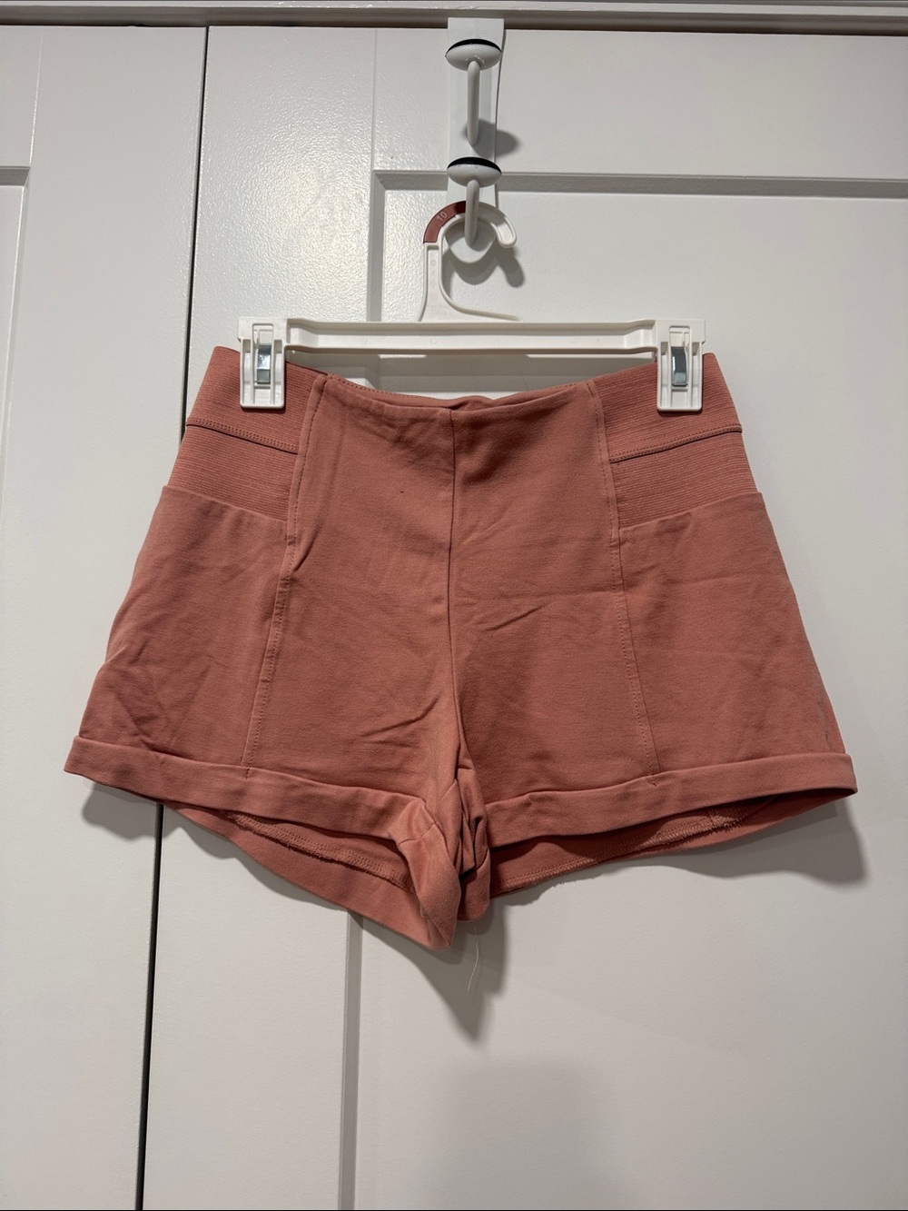 Ci Sono High-Waist Knit Shorts in Dusty Rose
